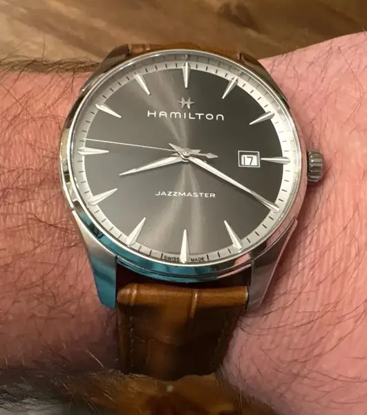 Hamilton Jazzmaster Gent Quartz ref. H32451581 wrist photo by Daniel C.